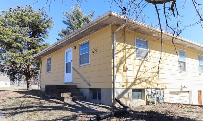 Building Photo - 306 E Hwy 124