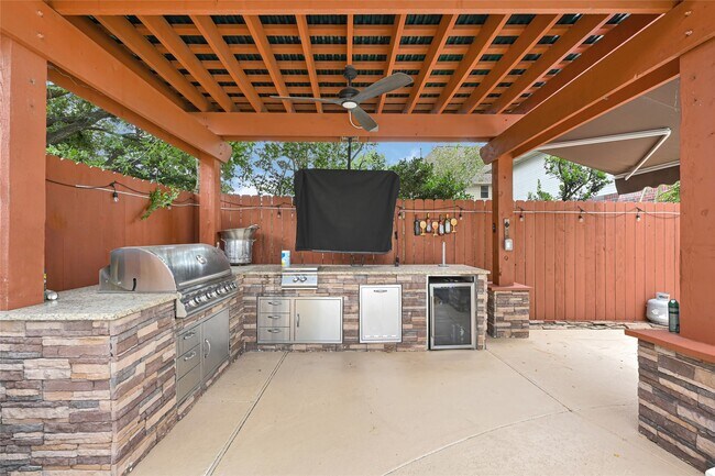 Foto del edificio - 8026 Willancy Ln