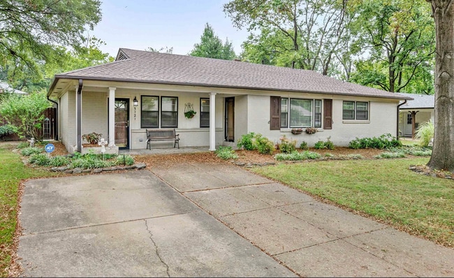 Building Photo - 5121 Lynbar Ave