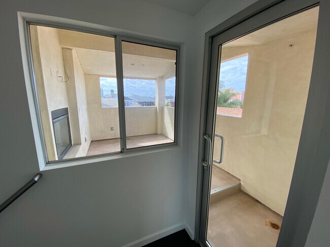 Foto del edificio - Newport Beach Balboa Peninsula Condo 2-car...