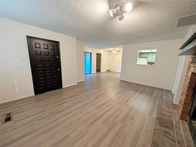 Foto del edificio - 9028 Roxbury Terrace
