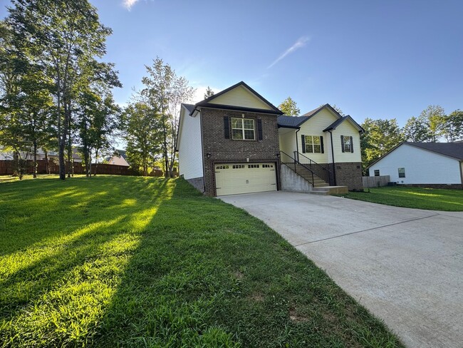 Building Photo - Gorgeous Single Family Home In Clarksville