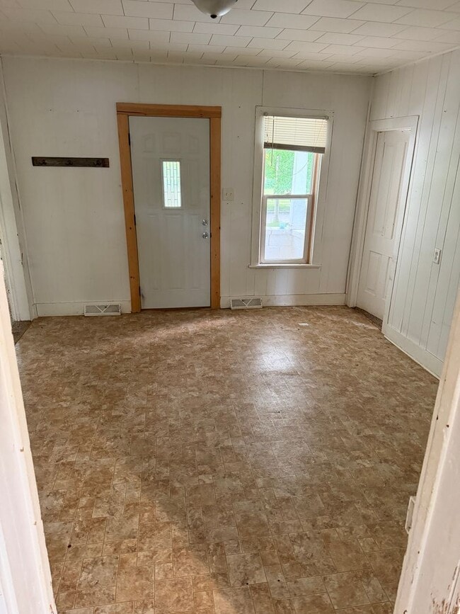 Building Photo - 2 Bedroom 1 Bath House