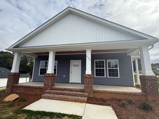 Foto del edificio - Three bedroom, 2 bath house in Graham