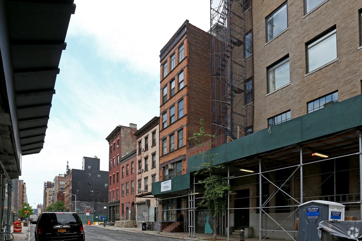 Primary Photo - 433 Washington St