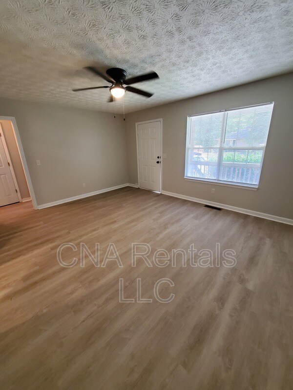 Foto del edificio - 215 Green Acre Ln