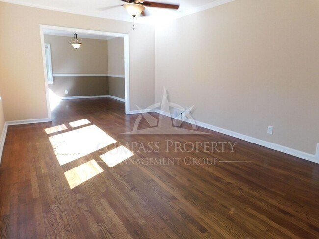 Building Photo - 2528 Amelia Ave