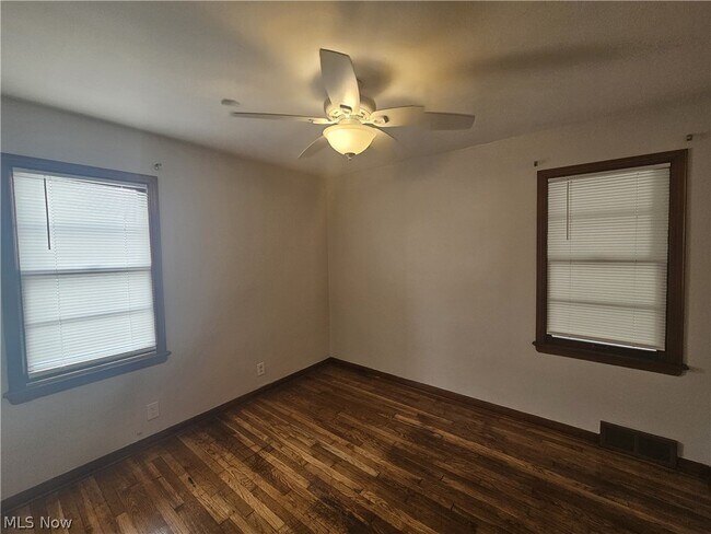 Building Photo - 3709 Woodridge Rd