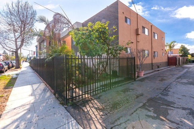 Building Photo - Bay Aire Apartments