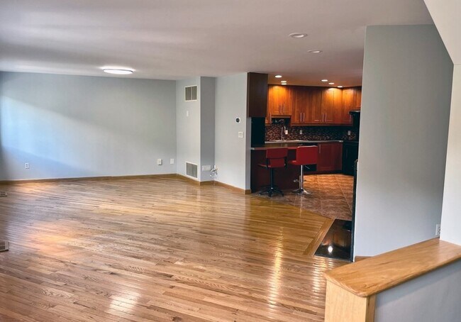 Foto del edificio - 120 Olive Ave Ext