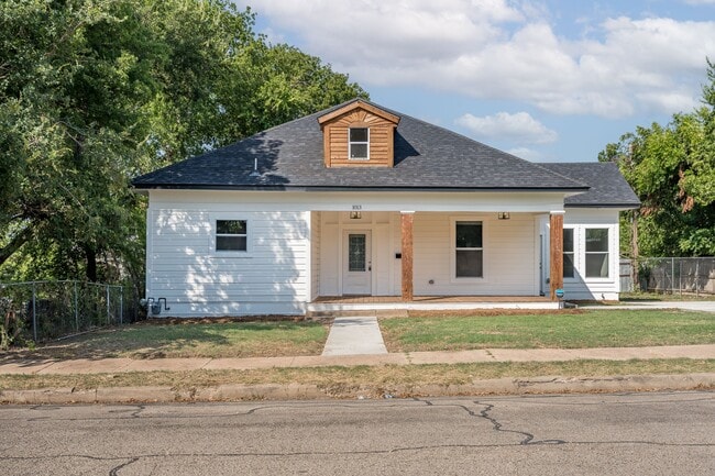 Building Photo - 1013 N 16th St