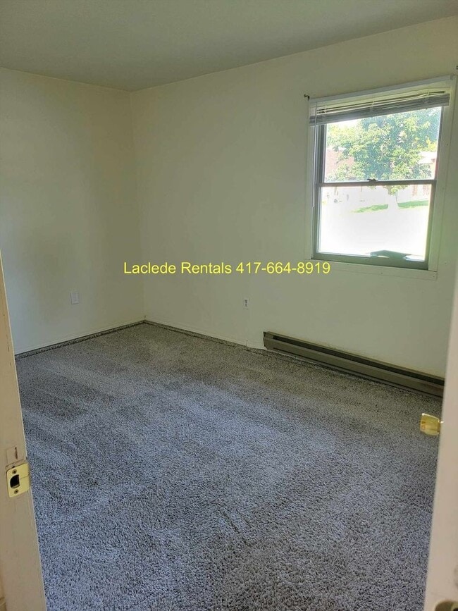 Building Photo - 2 BEDROOM 1 BATHROOM APARTMENT FOR RENT
