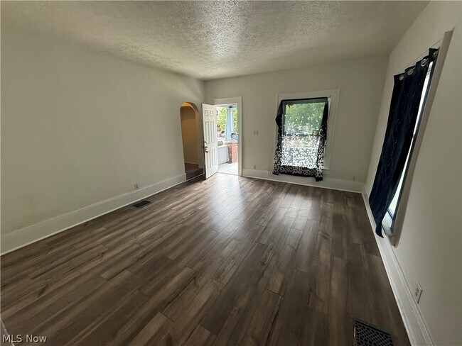 Foto del edificio - 895 Beardsley St