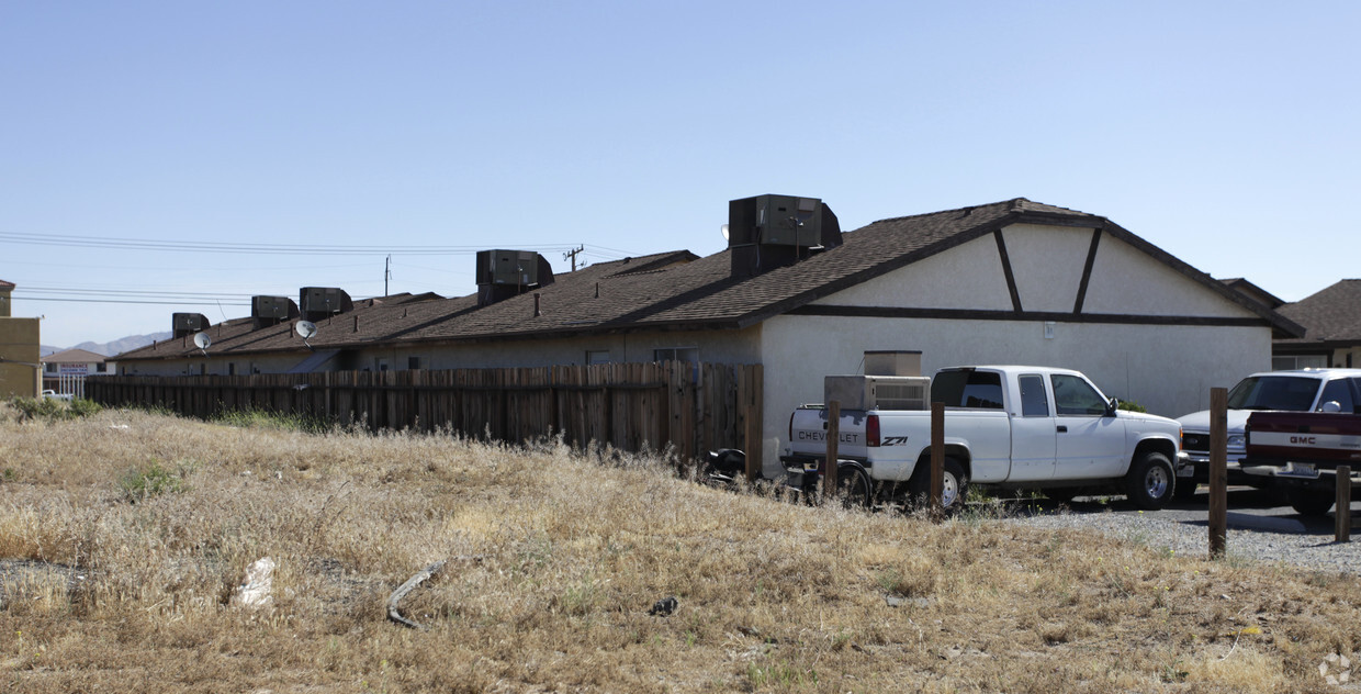Building Photo - 15952 Sequoia Ave
