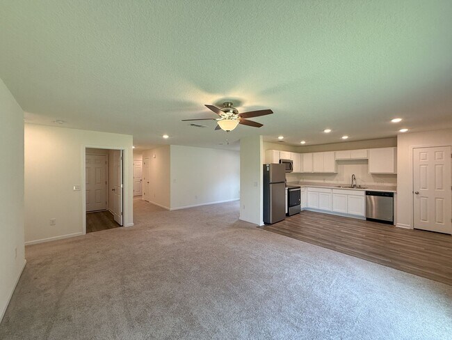 Foto del edificio - 3 Bedroom 2 Bath Home Located off 9 Mile R...