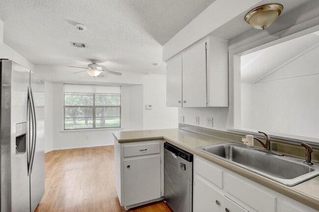 Foto del edificio - 705 Huntingdon Pl