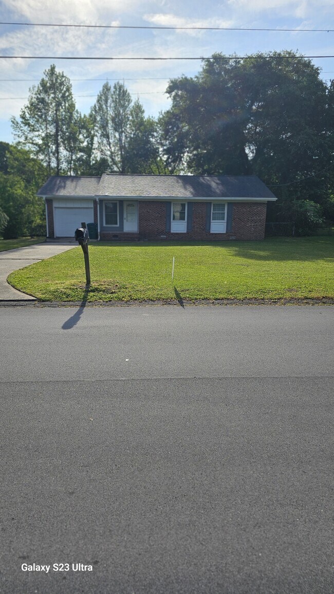 Building Photo - 204 Sterling Rd