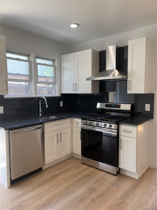 Building Photo - 10 Bowne St