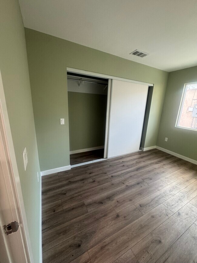 Foto del edificio - 1429 E 82nd St