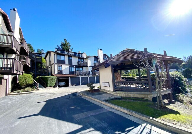 Building Photo - Ocean View Condo Ready For Move-in!
