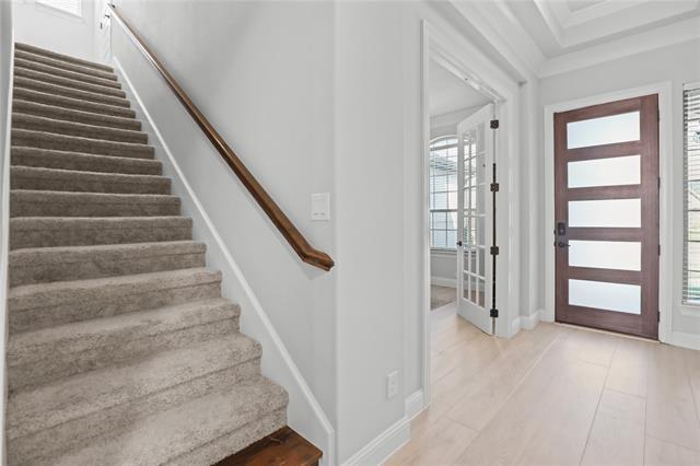 Building Photo - 890 Stanley St