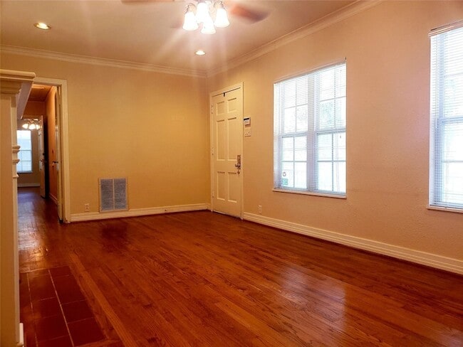 Foto del edificio - 6219 Penrose Ave