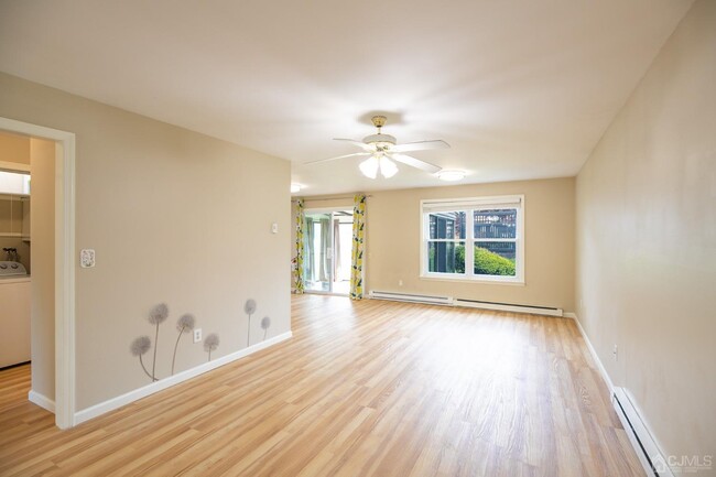 Building Photo - 43 Catalpa Plaza