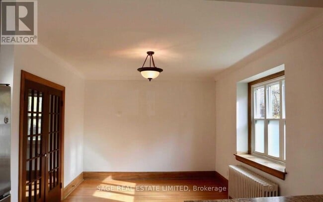 Building Photo - 740 Avenue Rd