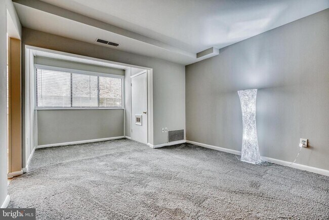 Foto del edificio - 140 Royal Oak Dr