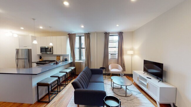 Building Photo - Queen room in 5-bed/2.0-bath Home