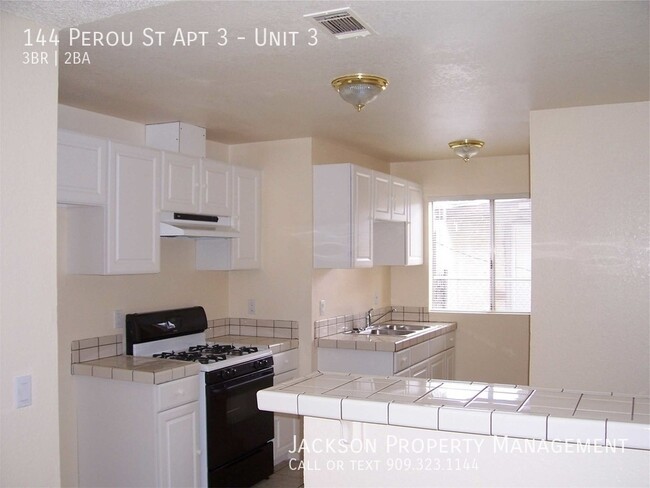 Foto del edificio - Spacious 3 Bedroom Unit