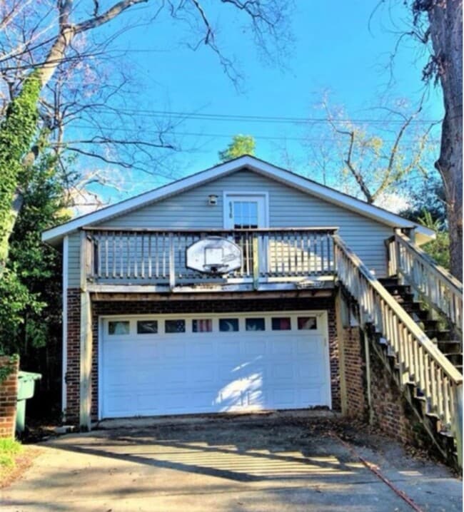 Building Photo - 616 Saluda Ave