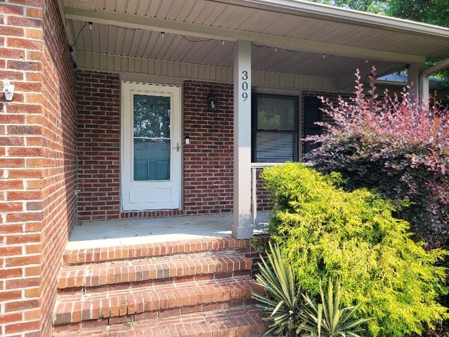 Building Photo - 309 Sparrow Dr
