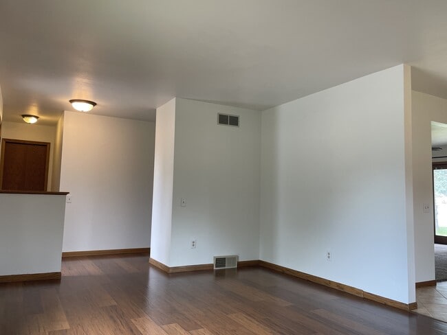 Building Photo - 323 Santa Fe Trail