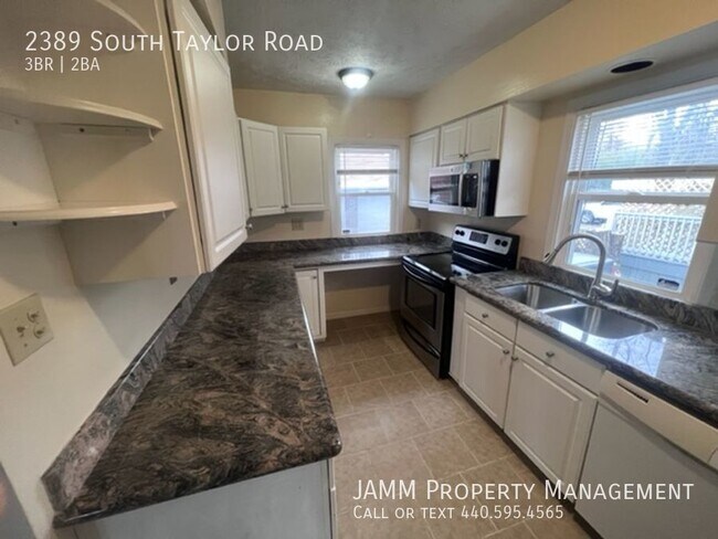 Foto del edificio - 3-Bedroom Brick Beauty in Prime Cleveland ...