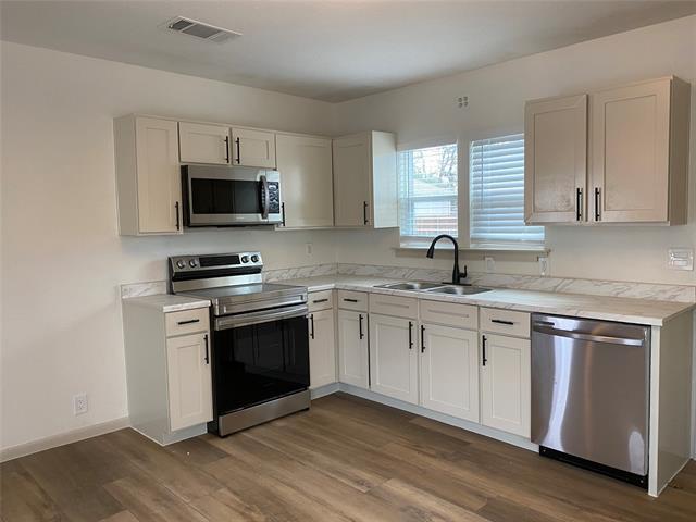 Building Photo - 829 Springbrook Dr