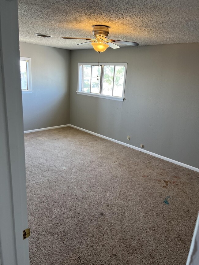 Building Photo - 501 Front