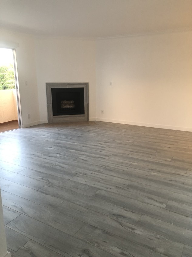 Living Room - 1128 Ocean Park Blvd