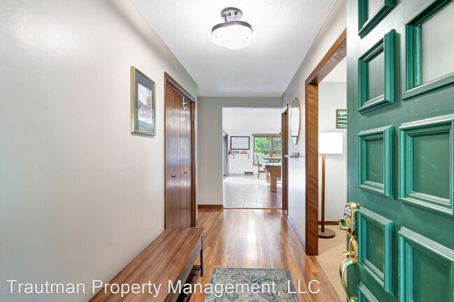 Foto del edificio - 4 br, 2.5 bath House - 2105 Gunn Dr.