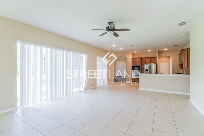 Building Photo - Huge 5 Bedroom in New Port Richey!