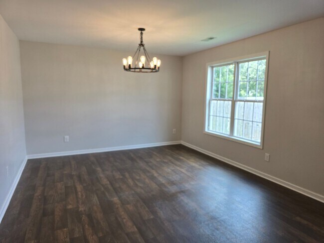 Foto del edificio - NEW LISTING!!!!!
