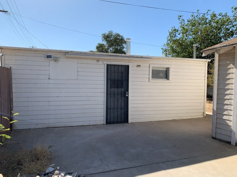 729 Knotts St Unit 2, Bakersfield, CA 93305 Apartments Bakersfield