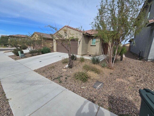 Building Photo - Like-New Home in Southeast Tucson’s Most Desirable Neighborhood!