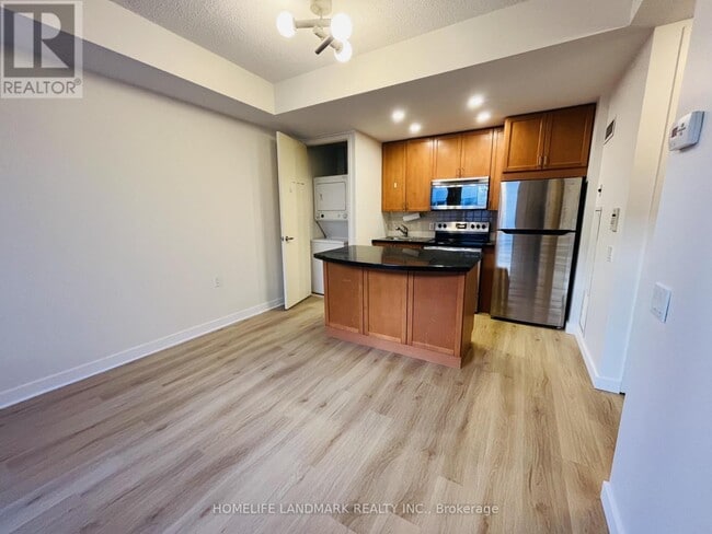 Building Photo - 85 Bloor St E