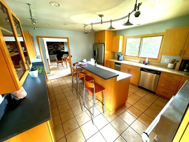 Foto del edificio - 2750 Greenbriar Dr