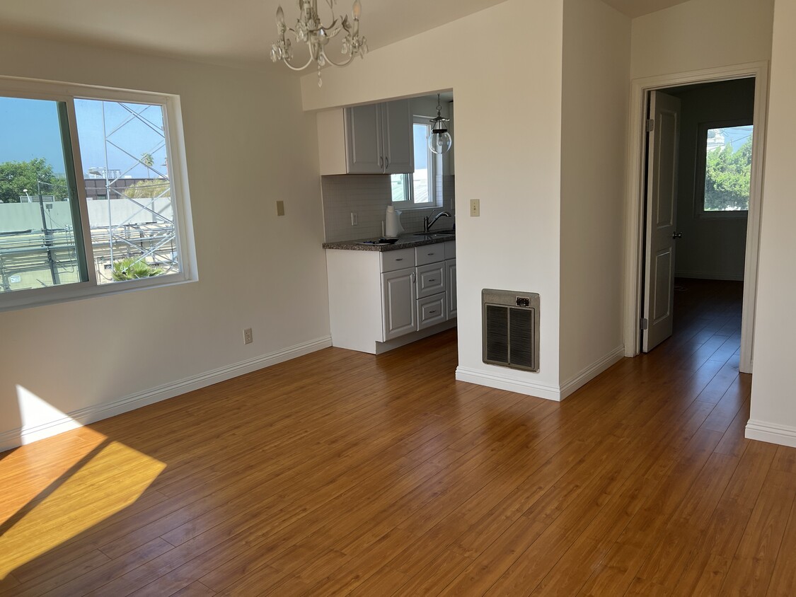 living room facing kitchen and bedroom - 1013 Rosedale Ave