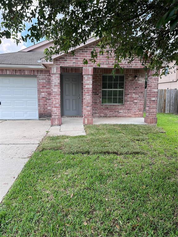 Foto del edificio - 2319 Shady Tree Ln