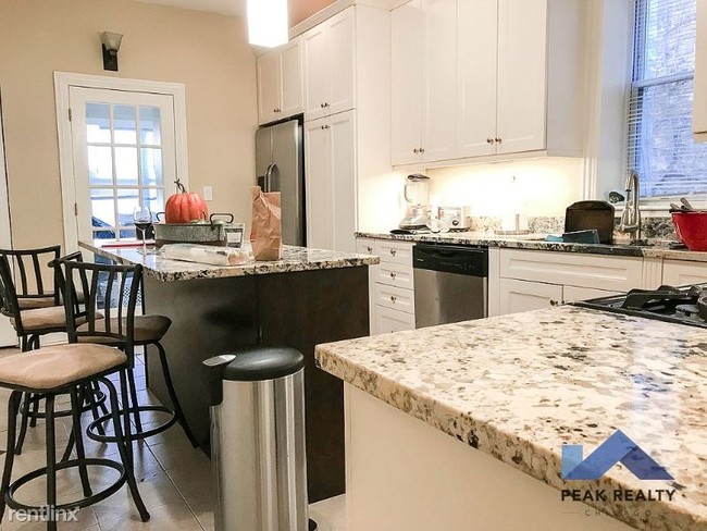 Foto del edificio - 2925 N Pine Grove Ave