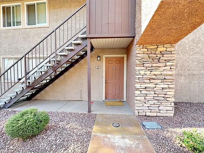 Building Photo - 3 BEDROOM, 2 BATH DOWNSTAIRS CONDO IN GUARD GATED COMMUNITY