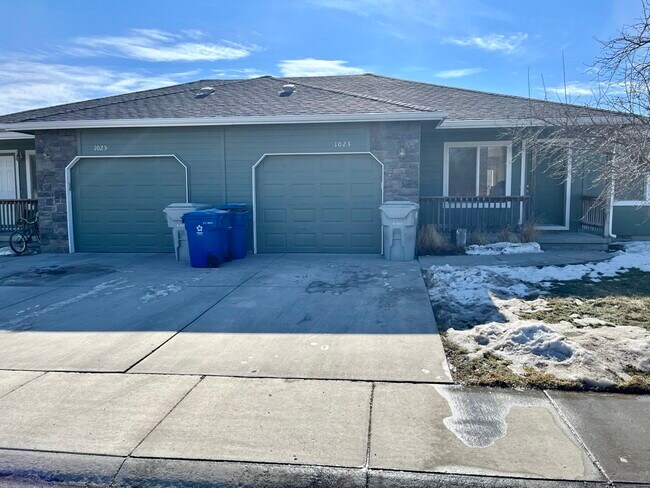 Foto del edificio - 1025 SE Freedom Cir